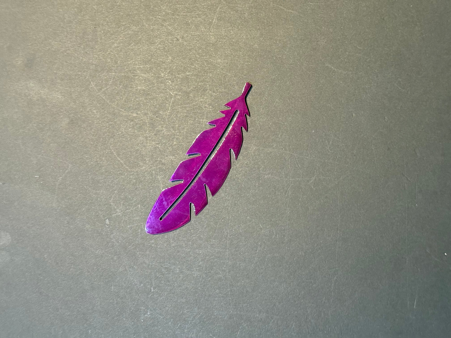 Feather magnet